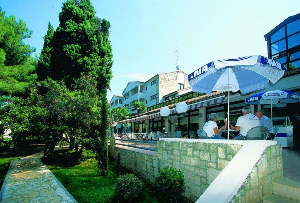 Flores Hotel